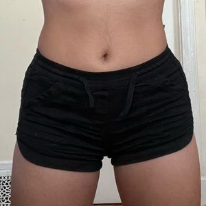 Black shorts 🖤 has two front pockets Size: XS